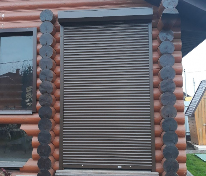 На двери